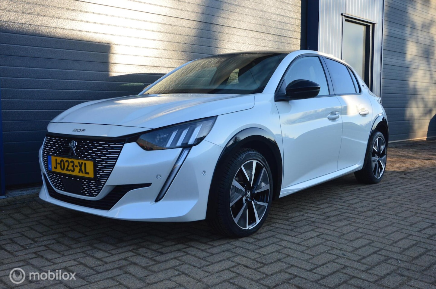 Peugeot e-208 - EV GT 350 50 kWh,pano,stoelverw,3d dash - AutoWereld.nl