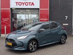 Toyota Yaris - 1.5 HYBRID 115 DYNAMIC LED CAMERA NAVI STUUR- & STOELVERW. 16"LM-VELGEN P-SENSOREN