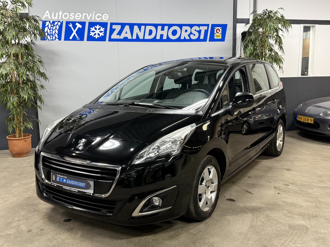 Peugeot 5008 - 1.6 THP Active // 7 pers!! // Ecc // LM velgen // Trekhaak - AutoWereld.nl