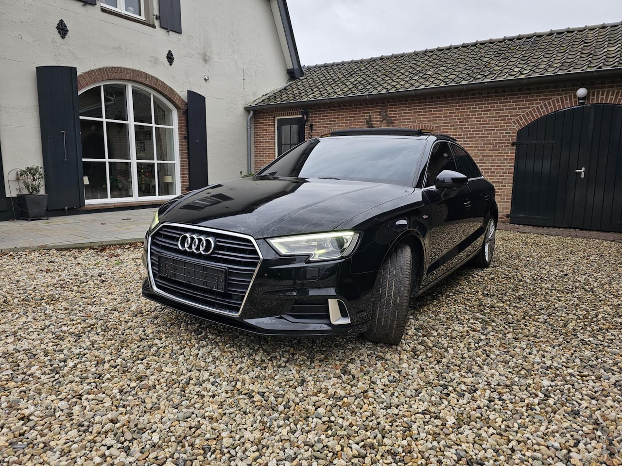 Audi A3 Limousine - 40 TFSI s-line | 190pk | Leer | Dealero.. - AutoWereld.nl