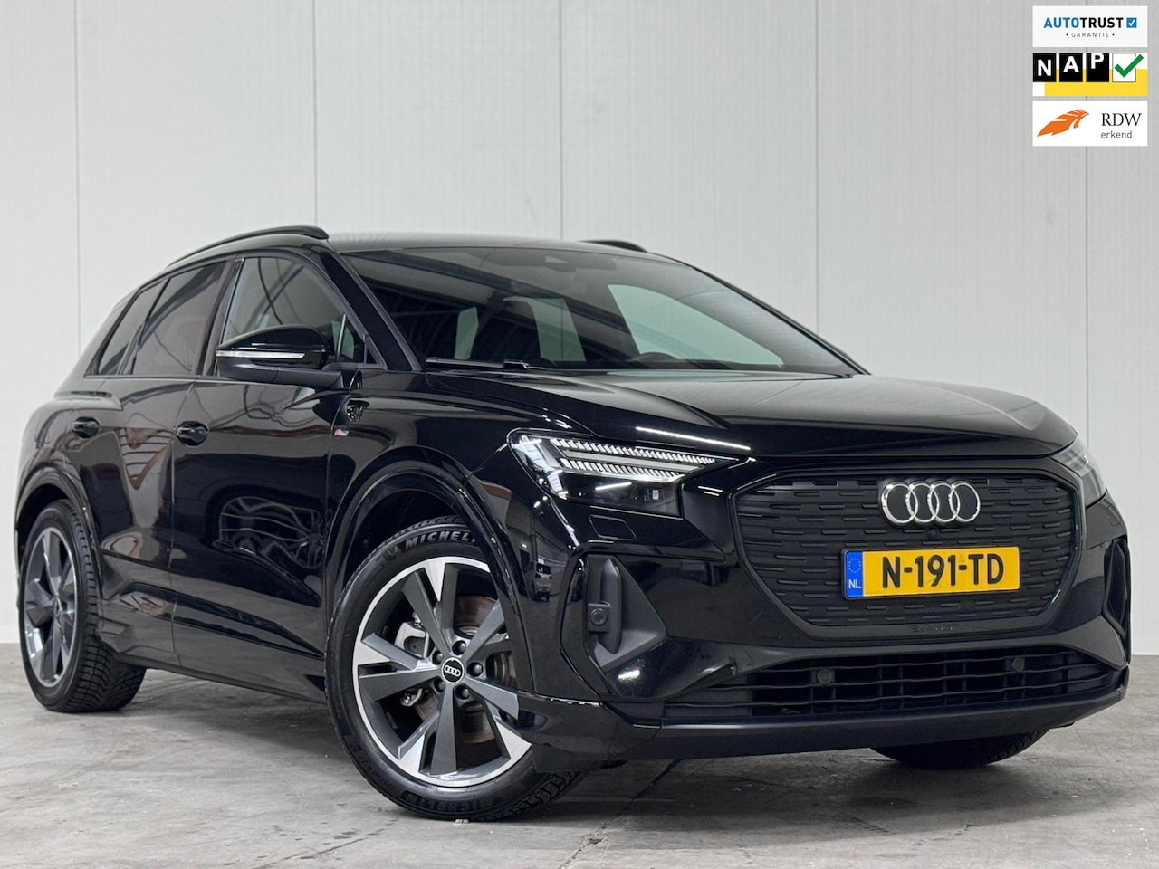 Audi Q4 e-tron - 40 S-LINE Competition 77 kWh l SOH 91.7% l HUD l SONOS l CAMERA l SFEER l MATRIX l CARPLAY - AutoWereld.nl