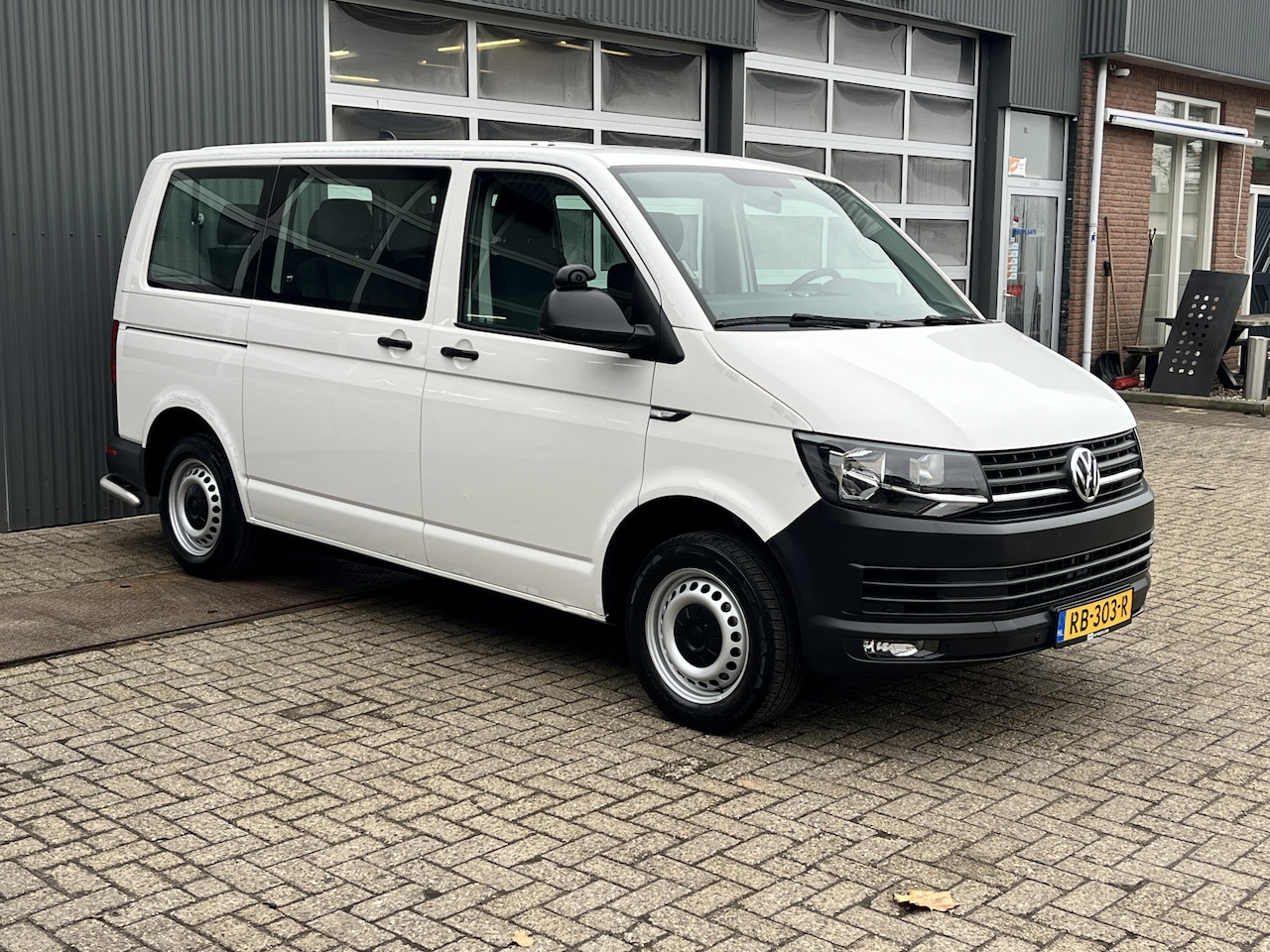 Volkswagen Transporter Kombi - 2.0 TDI L1H1 BTW EN BPM VRIJ!! Euro 6 Airco Cruise controle 8-Persoons Automaat Parkeersen - AutoWereld.nl