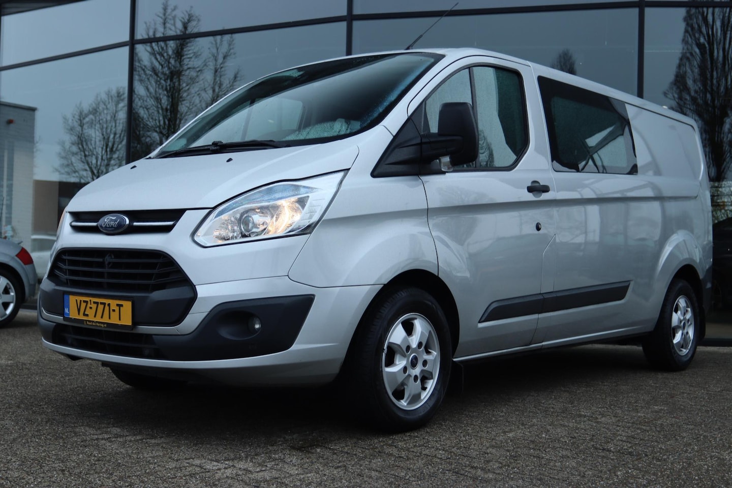 Ford Transit Custom - 290 2.2 TDCI L2H1 TREND DC DUBBEL CABINE | CAMERA | TREKHAAK | NAVI | - AutoWereld.nl