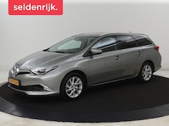 Toyota Auris - 1.8 Hybrid Executive | Stoelverwarming | Half leder | Navigatie | Keyless | Climate contro