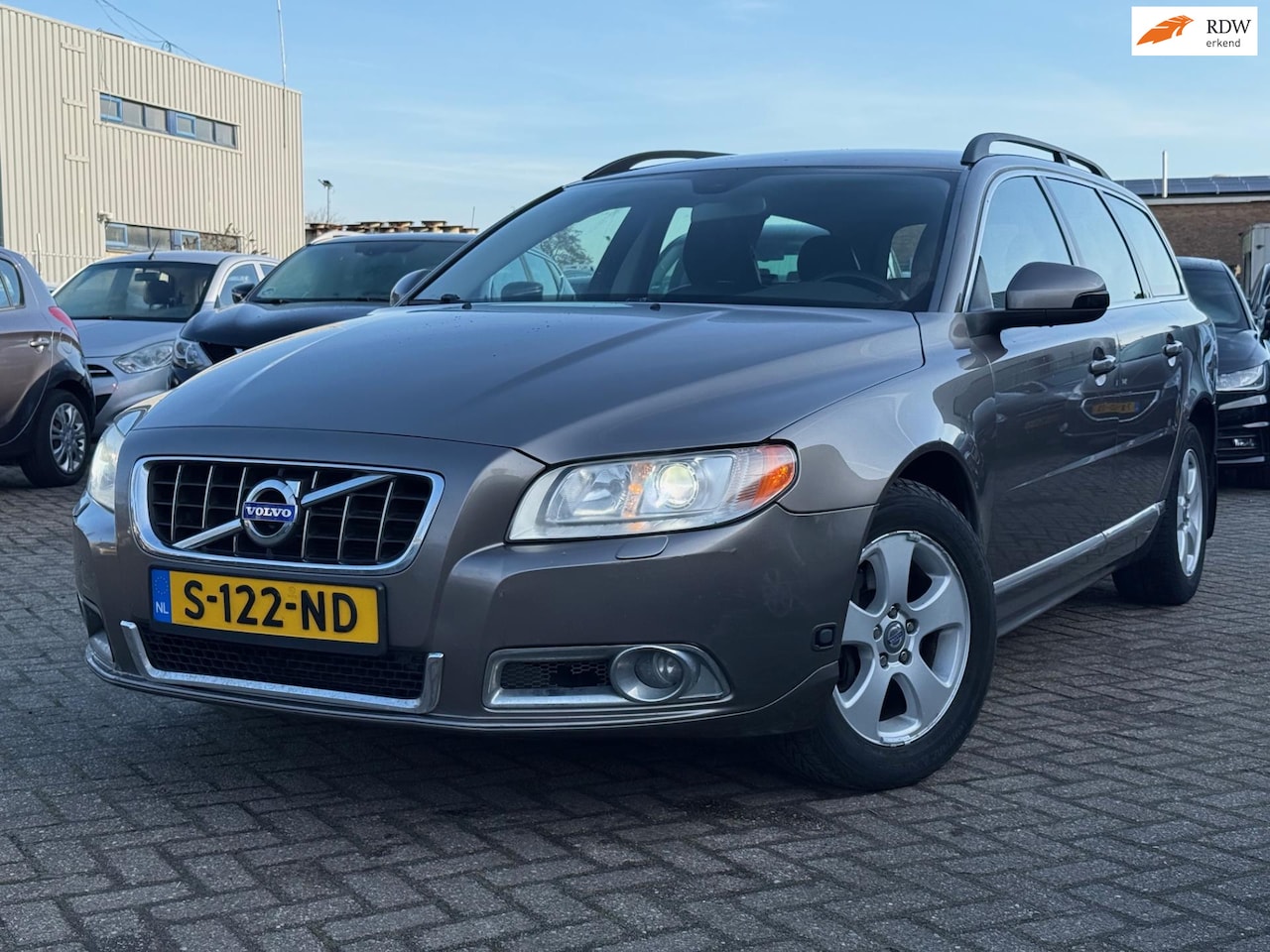 Volvo V70 - 2.5T Kinetic | Automaat - AutoWereld.nl