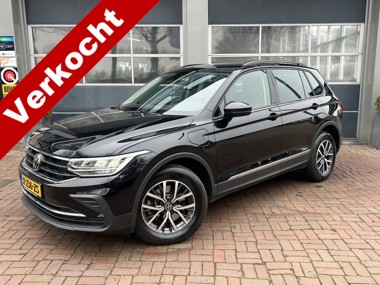 Volkswagen Tiguan - 1.4 TSI eHybrid R-Line Business+ Plug Hybride Bj 2022 204pk Km 1e eigenaar !! - AutoWereld.nl