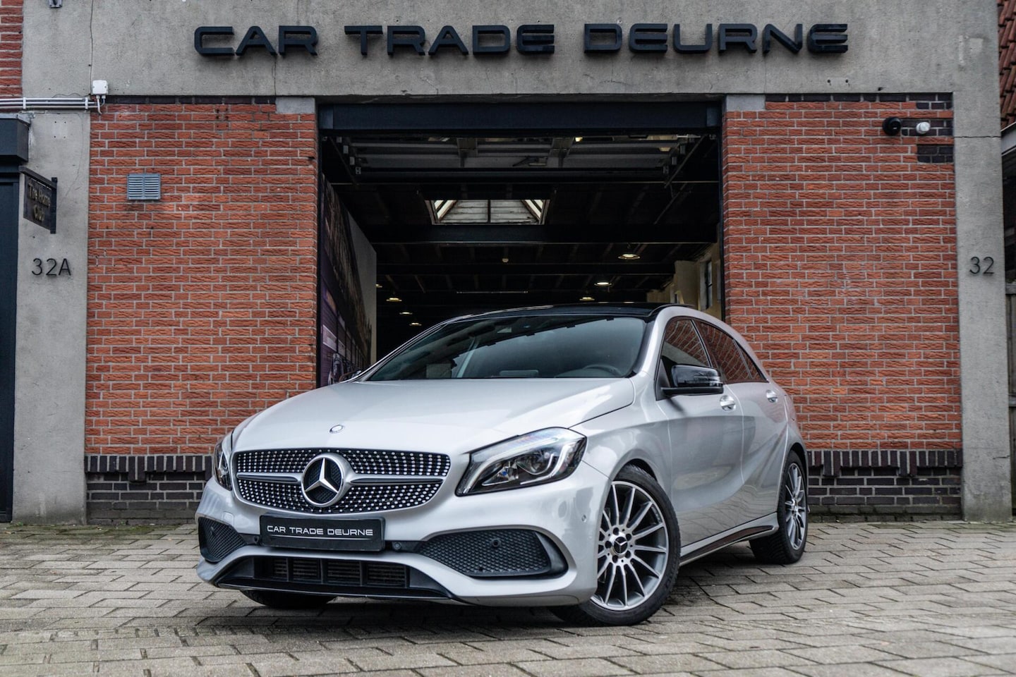 Mercedes-Benz A-klasse - 160 AMG Pano / Navi / Night - AutoWereld.nl