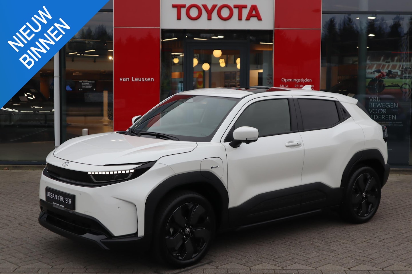 Toyota Urban Cruiser - EXECUTIVE 61KWH PANODAK JBL-AUDIO 360°CAMERA 19"LM-VELGEN LED-PRISMA STOEL/STUURVERWARMING - AutoWereld.nl