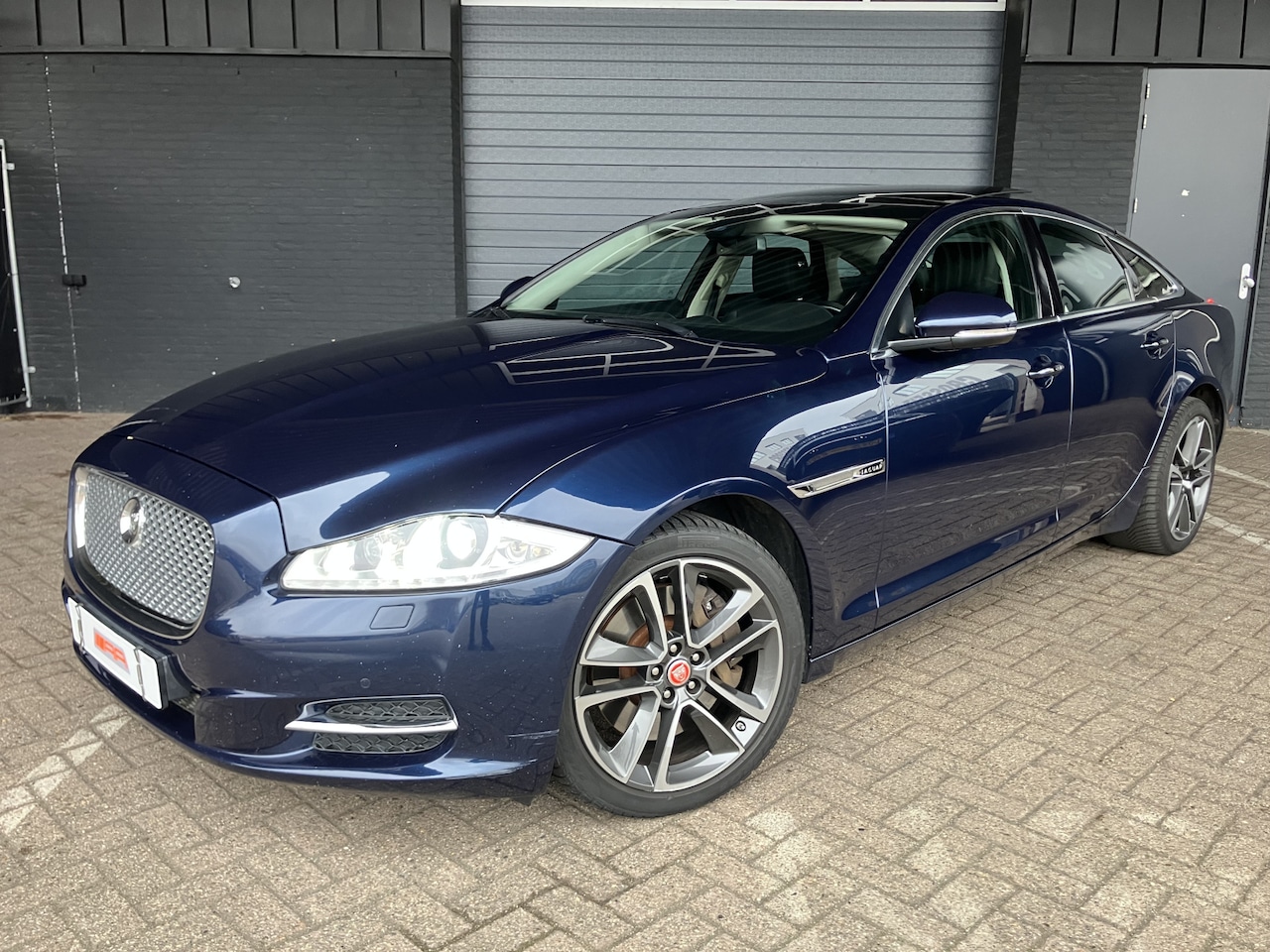 Jaguar XJ - 3.0 V6D Luxury PANO-XENON-CAMERA-VOLL - AutoWereld.nl