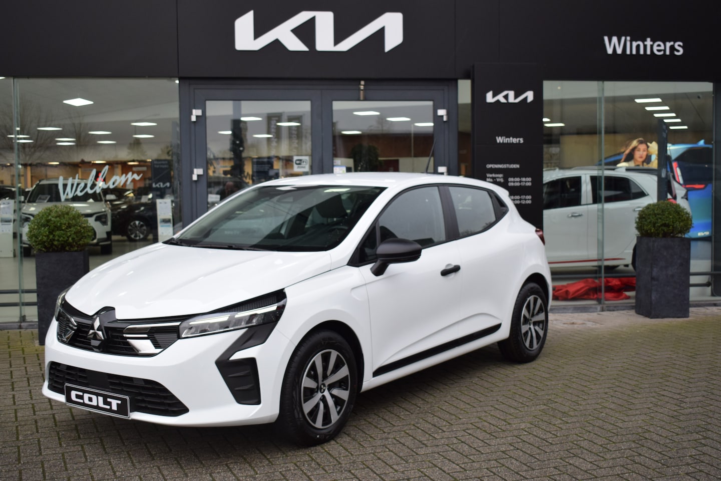 Mitsubishi Colt - 1.6 HEV Intense Automaat met 8 Jr.Garantie Climate Control I Cruise Control I SmartLink Na - AutoWereld.nl