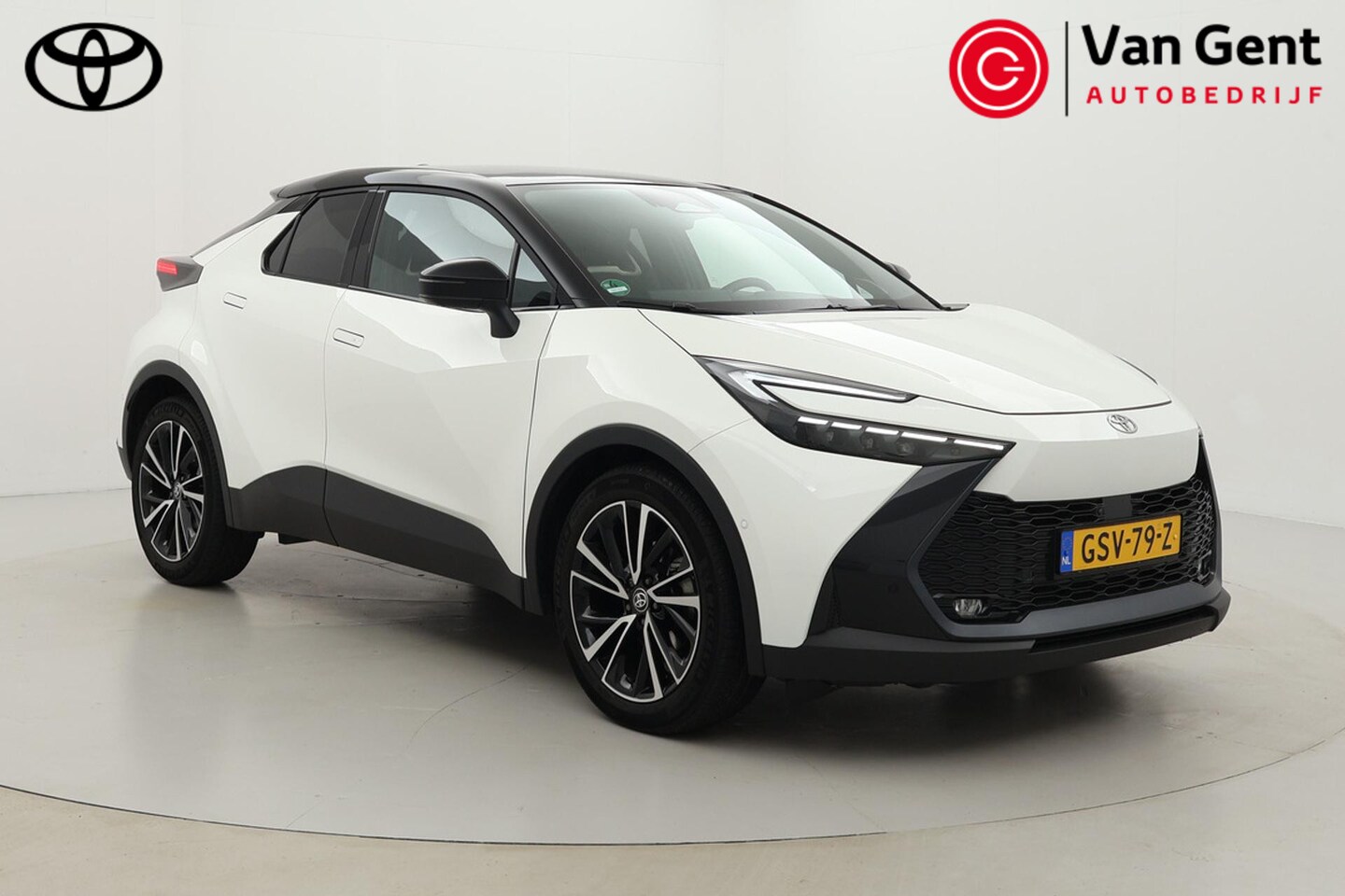 Toyota C-HR - 1.8 Hybrid 140 Executive | Panoramadak | Dodehoek detectie | JBL | Head-up display | Apple - AutoWereld.nl