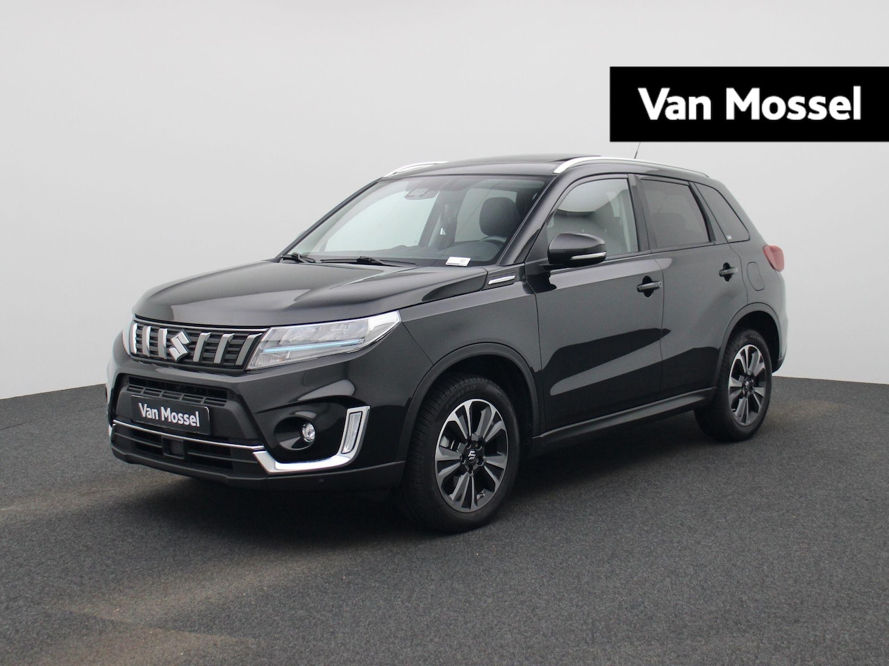 Suzuki Grand Vitara - 1.4 Luxe+ MHEV | ACHTERUITRIJCAMERA | PANORAMADAK | STOELVERWARMING | NAVIGATIE | CLIMATE - AutoWereld.nl