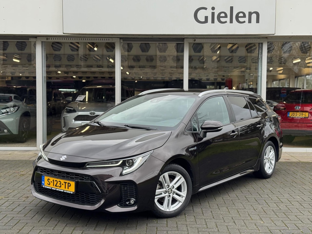 Suzuki Swace - Toyota Corolla 1.8 Hybrid Style | Dodehoekherkenning, Parkeersensoren, Keyless, Stoel + St - AutoWereld.nl
