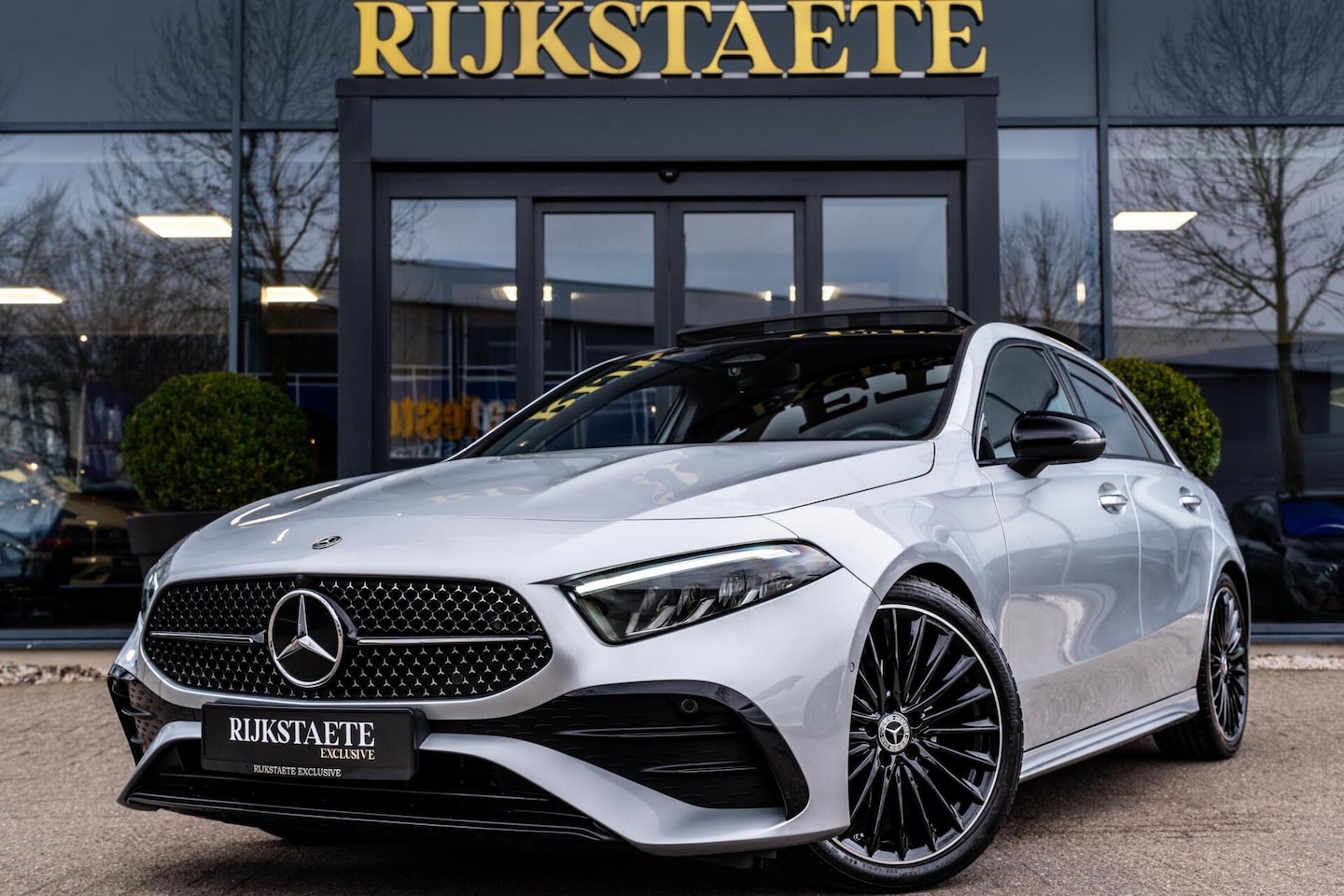 Mercedes-Benz A-klasse - A200 AMG|NW MODEL|PANO|CAMERA|18'|MEMORY - AutoWereld.nl