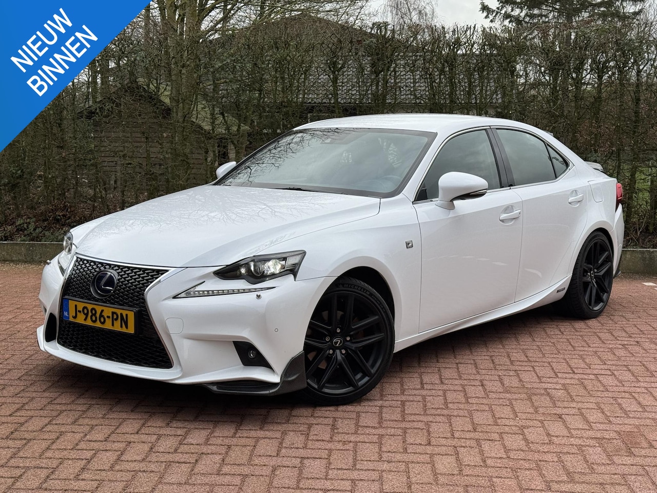 Lexus IS - 300h F Sport Line ''A tot Z Lexus onderhouden'' - AutoWereld.nl
