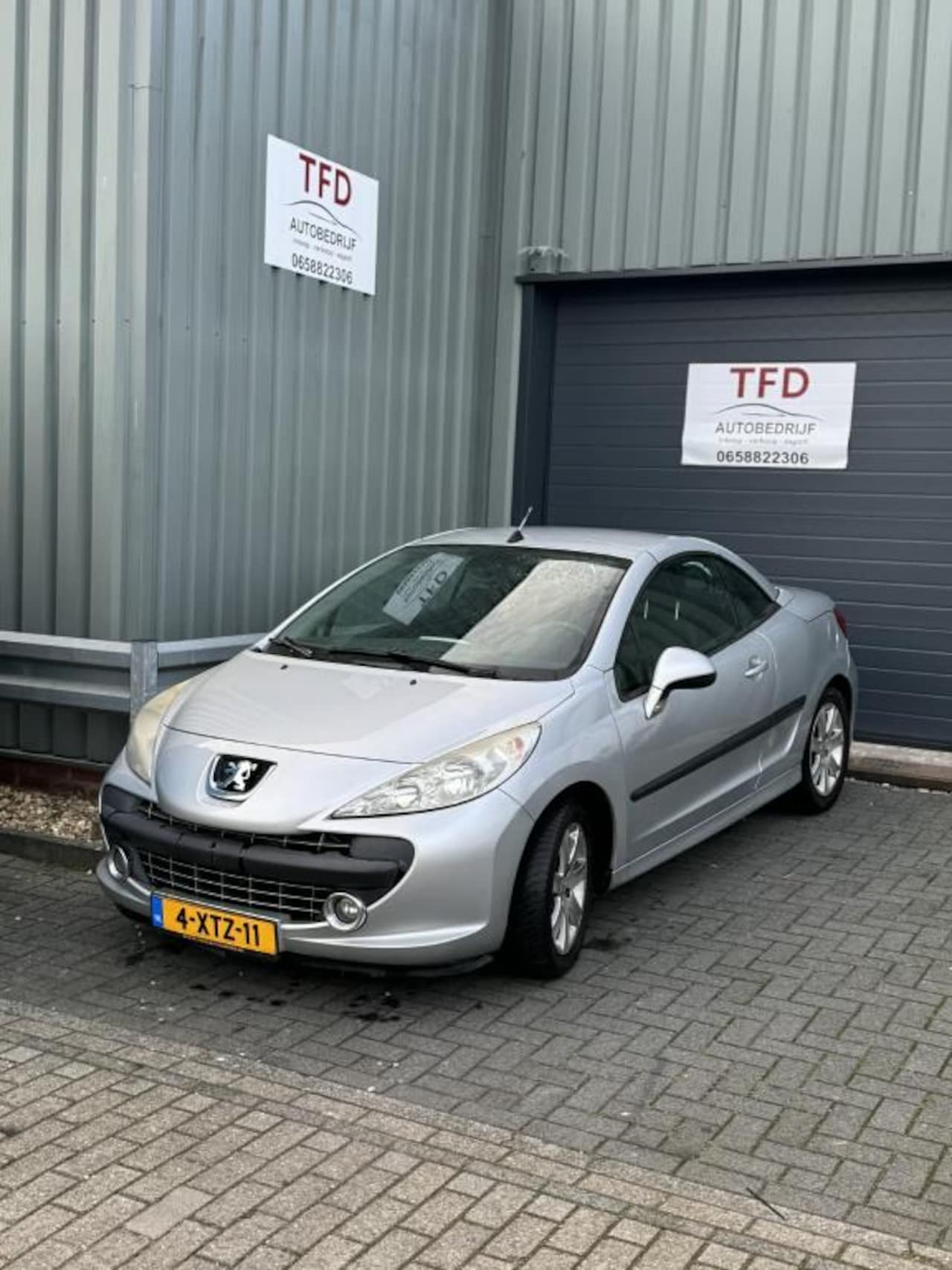 PEUGEOT 207