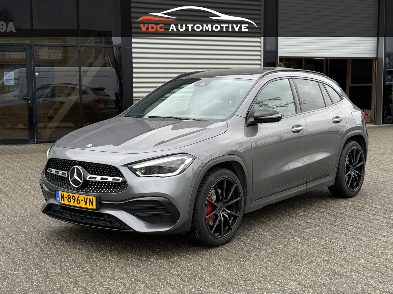 Mercedes-Benz GLA-Klasse - 180 AMG Pano | Keyless | Concaver Velgen | Widescreen | Sfeerverlichting | Memory | Multib - AutoWereld.nl