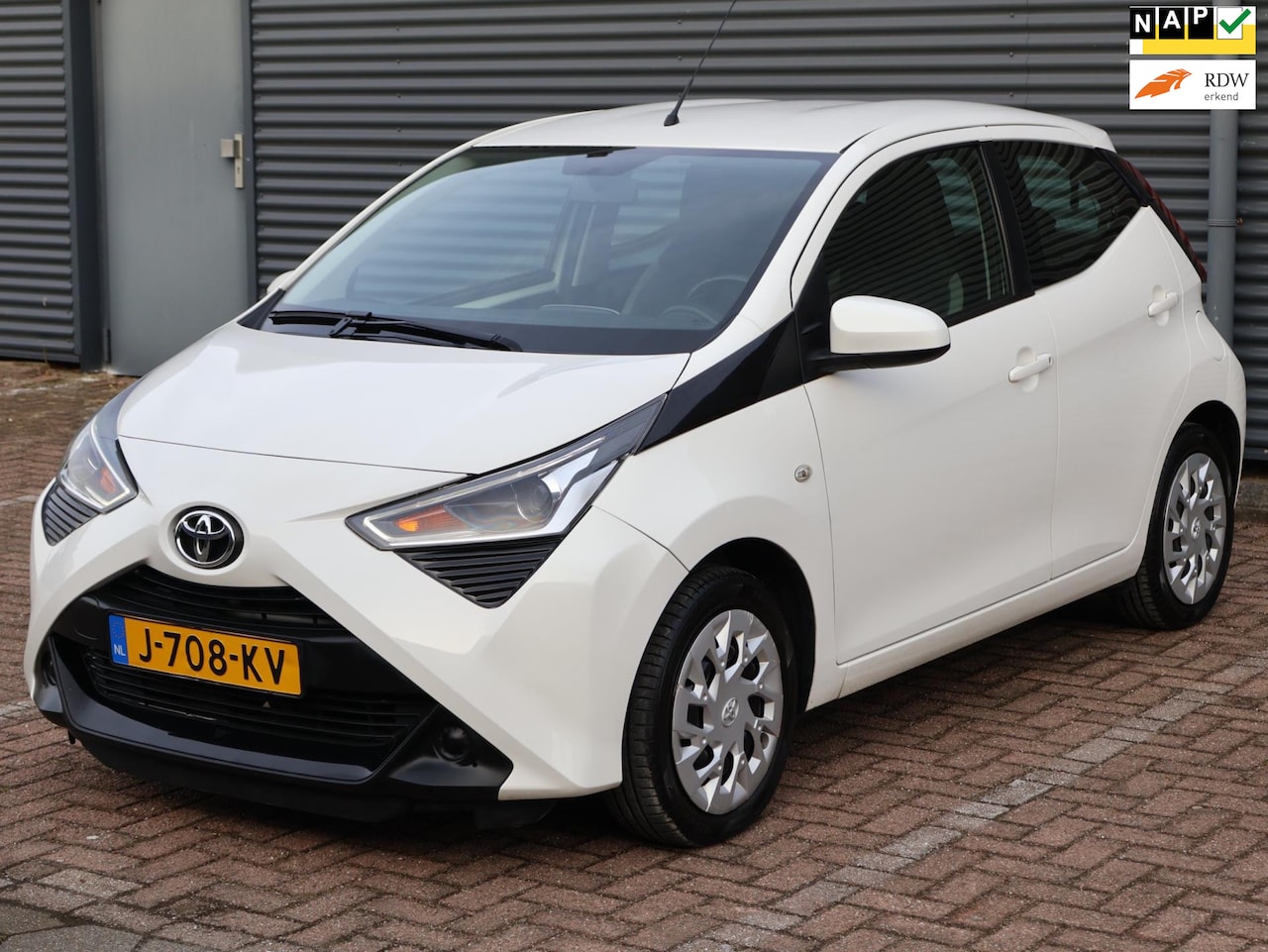 Toyota Aygo - 1.0 VVT-i x-play|Carplay|Camera|Airco| - AutoWereld.nl