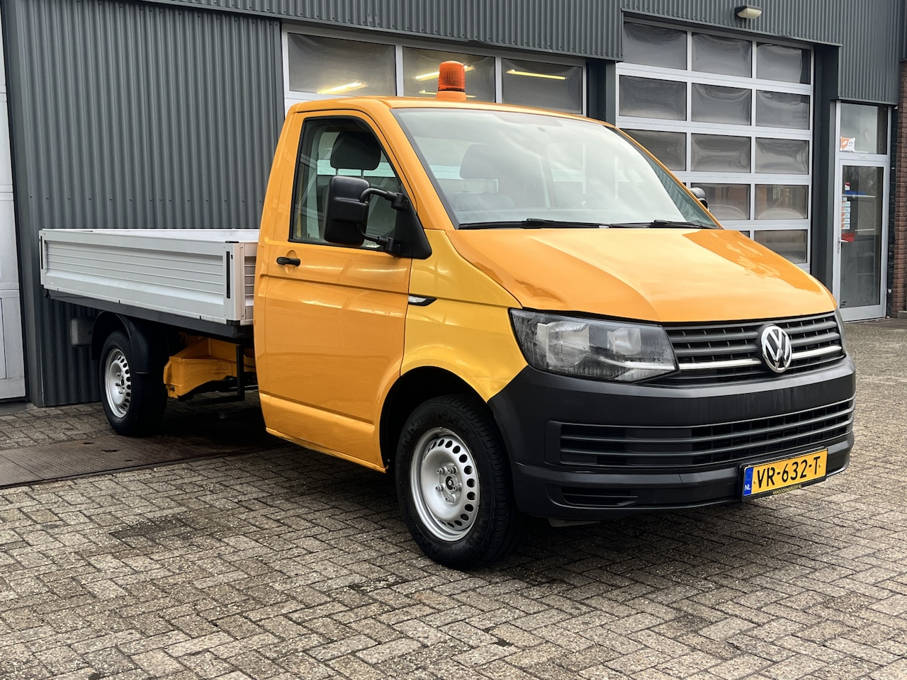 Volkswagen Transporter - 2.0 TDI L2H1 Pick up open laadbak Pick-up met Airco Trekhaak 2200kg trekgewicht Telefoonve - AutoWereld.nl