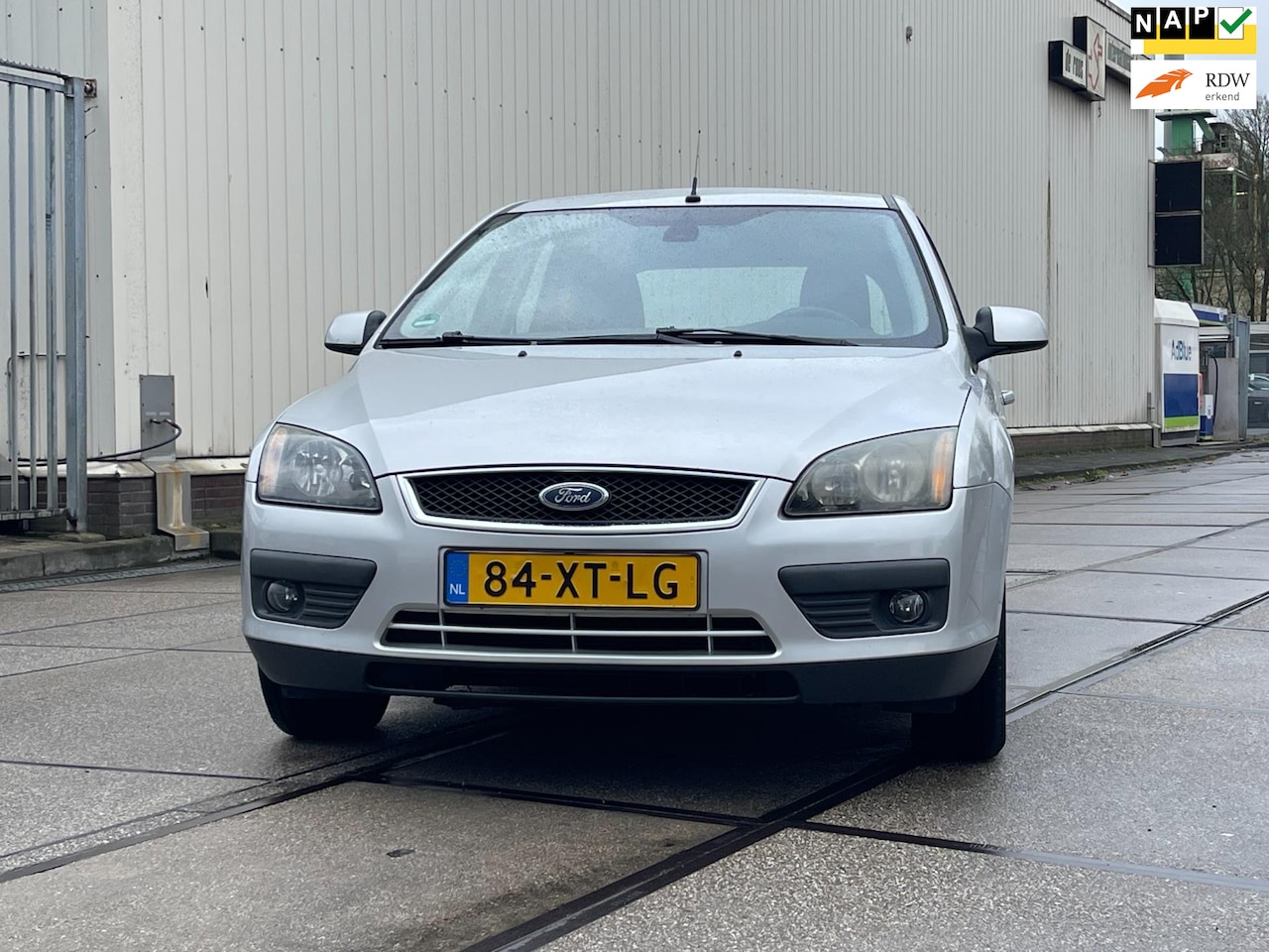 Ford Focus - 1.6-16V Futura Airco/Cruise/Navi/Pdc/Stoelverw - AutoWereld.nl