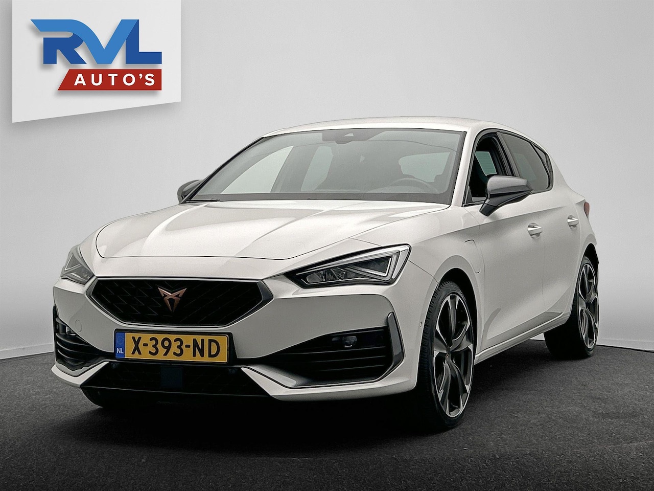 CUPRA Leon - 1.4 e-Hybrid VZ Business | PHEV | Stoel/Stuur Verwarming Carplay Keyless Camera - AutoWereld.nl