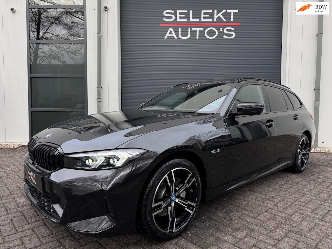 BMW 3-serie Touring - 320e M-Sport Pano/Leder/Widescreen/19 Inch/ACC/Climate/Navi/Car Play/Camera/PDC/Stoelverwa - AutoWereld.nl