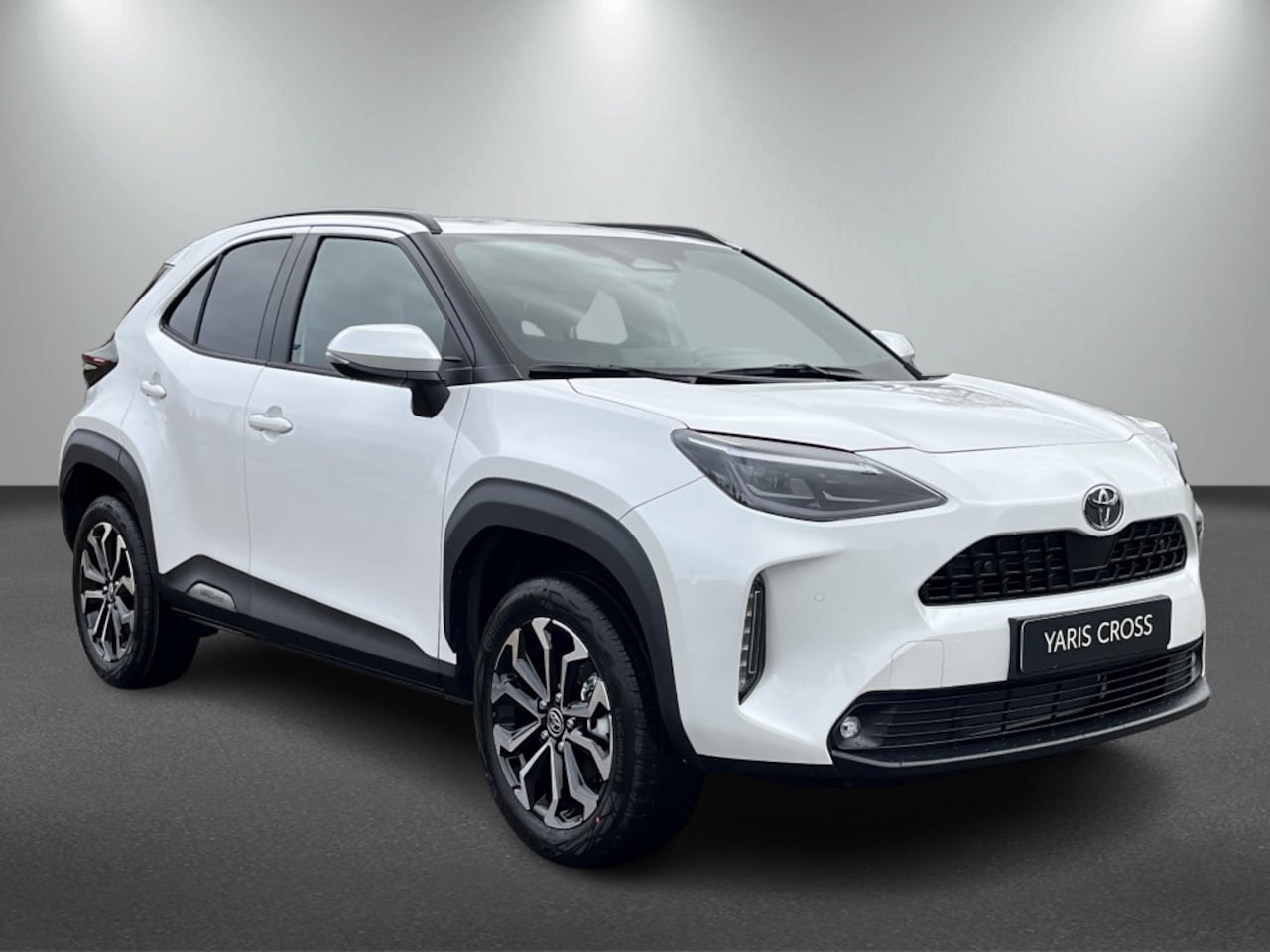 Toyota Yaris Cross - 1.5 Hybrid 130 Black Edition, Safety + Winter pakket. - AutoWereld.nl