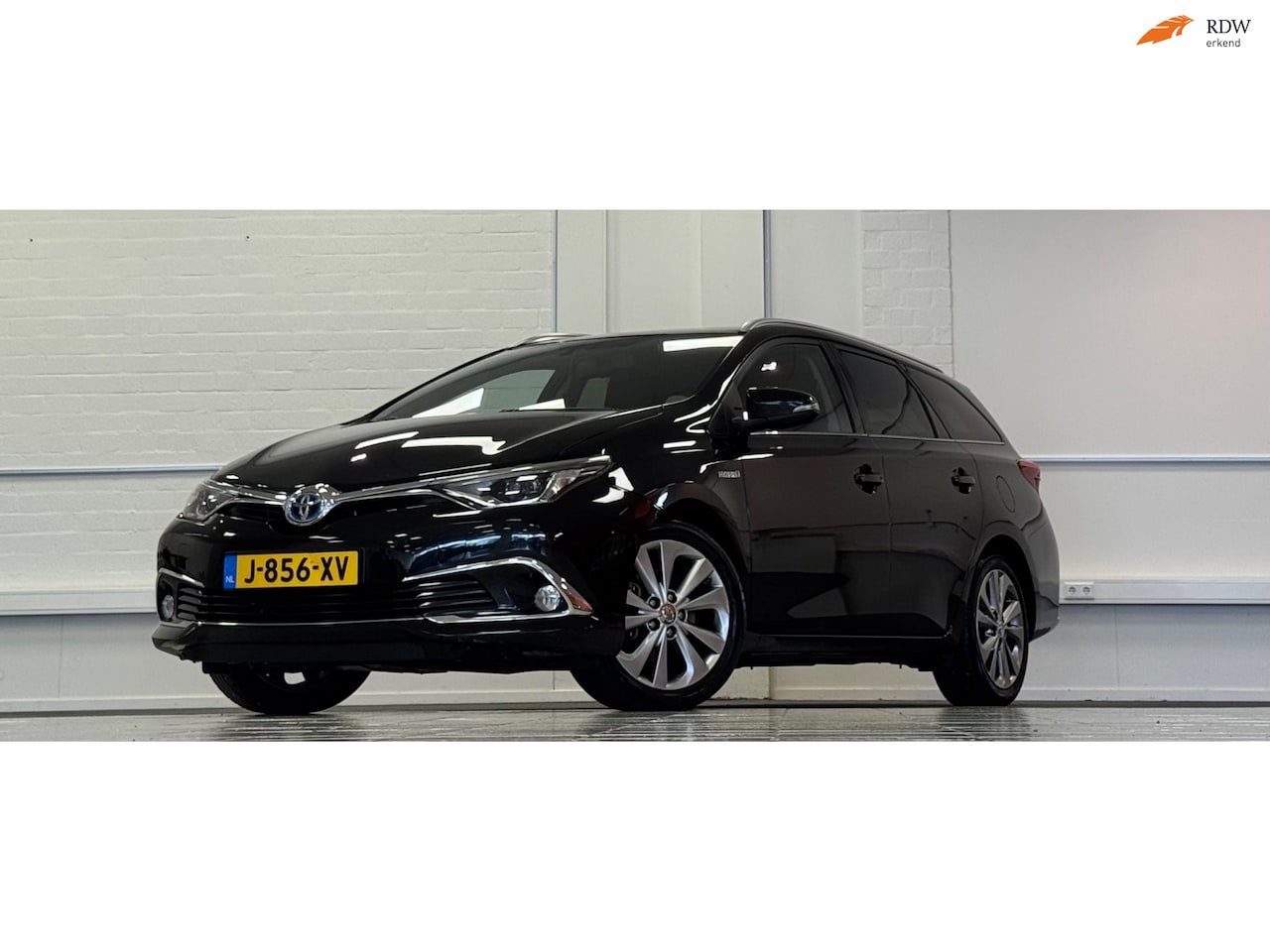 Toyota Auris Touring Sports - 1.8 Hybrid Executive Achterruitrijcamera Stoelverwarming Navi - AutoWereld.nl