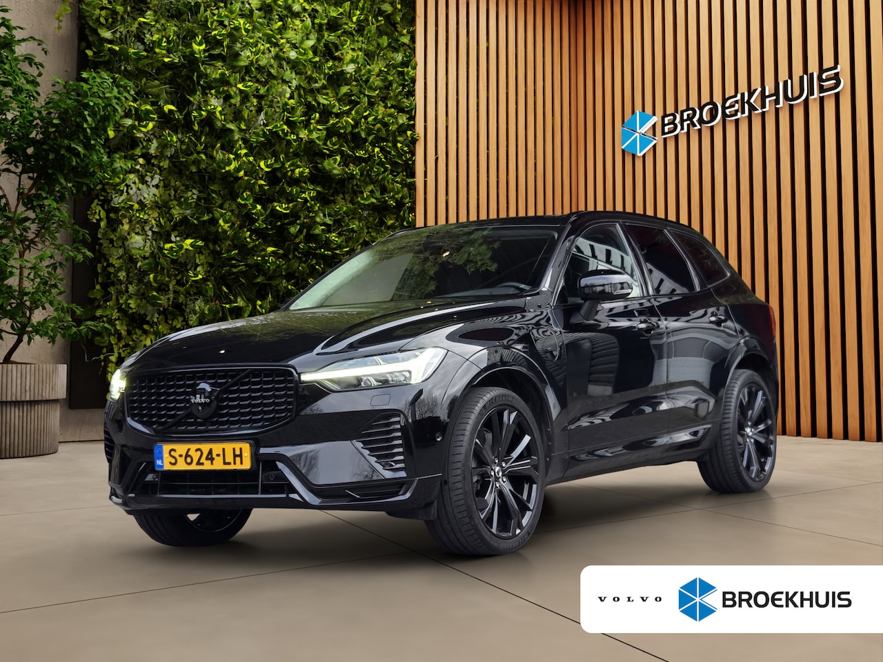 Volvo XC60 - 2.0 T6 Plug-in hybrid AWD Plus Dark | Trekhaak | 360 Camera | Panoramadak | Harman/Kardon - AutoWereld.nl
