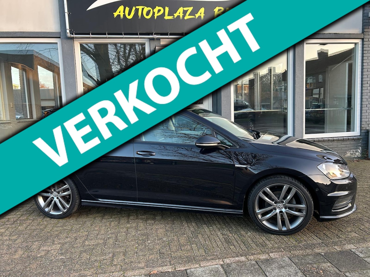 Volkswagen Golf - 1.4 TSI R-LINE / PDC / PARKEERHULP / STOELVERWARMING/ NAVI/ CLIMA/ BLUETOOTH - AutoWereld.nl