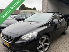 Volvo V40 - 1.6 T4 Momentum / BJ 2012 / 5DRS / NAVI / 180PK