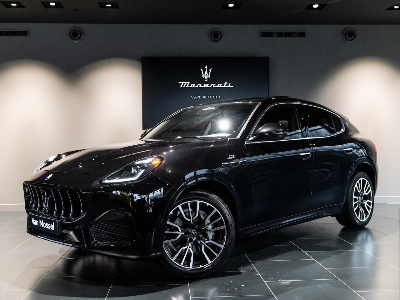 Maserati Grecale - 2.0 MHEV GT Auto 4WD 300pk | Stoel- en stuurverwarming | Leder | Panoramadak | 20" velgen - AutoWereld.nl