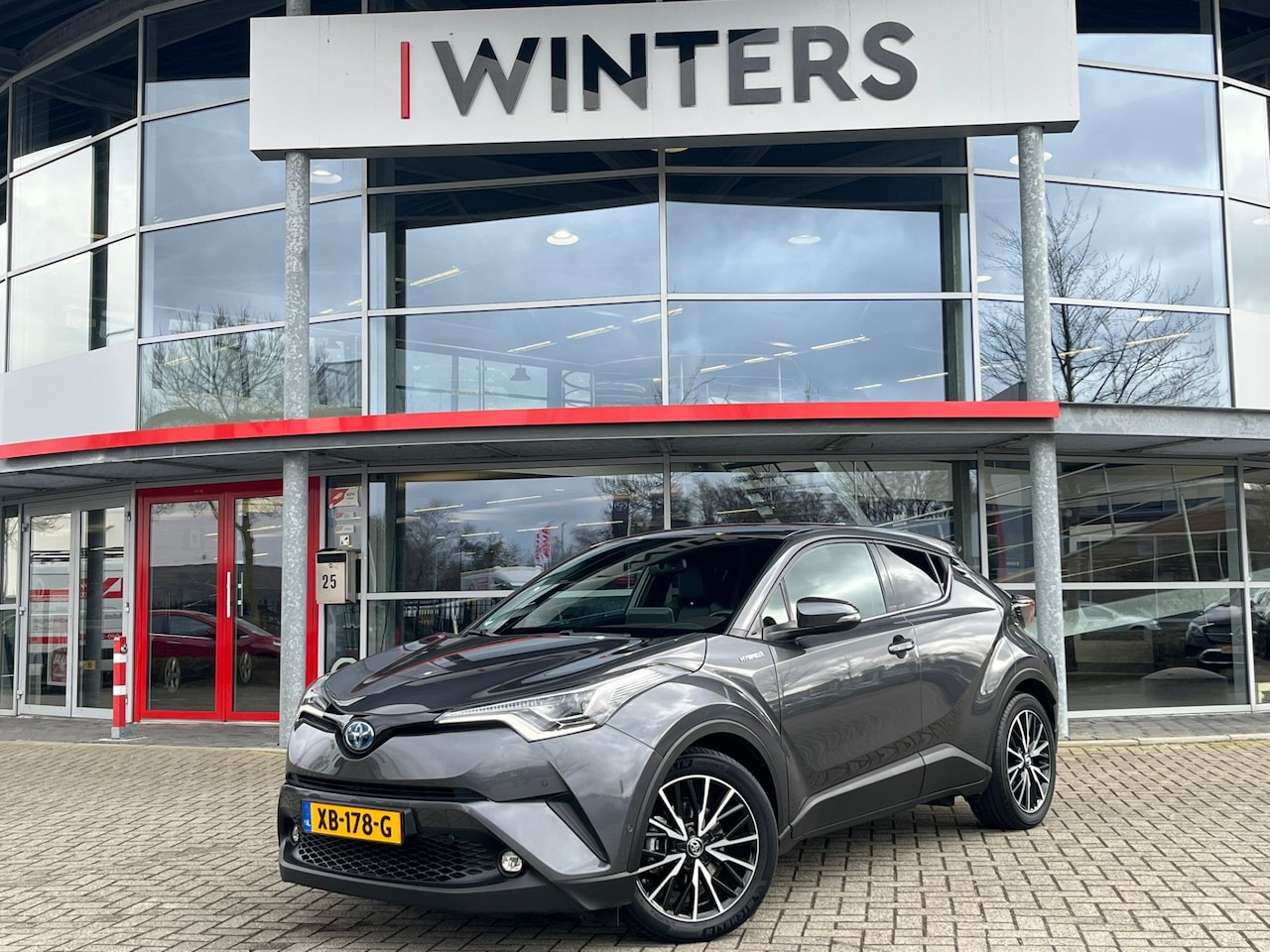 Toyota C-HR - 1.8 Hybrid Executive | Leder | JBL | Camera | Trekhaak | Stoel+Stuurwiel verwarming | Clim - AutoWereld.nl