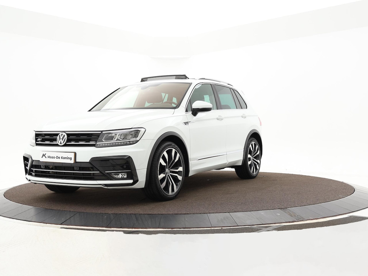 Volkswagen Tiguan - 1.5 TSI 150PK DSG Highline Business R-line ·  Trekhaak  · 20 inch Suzuka velgen  · Panoram - AutoWereld.nl