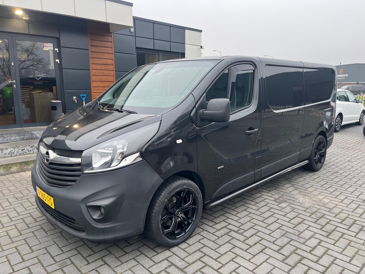 Opel Vivaro - 1.6 CDTI L2 145 Pk zwart 2017 Navi airco - AutoWereld.nl