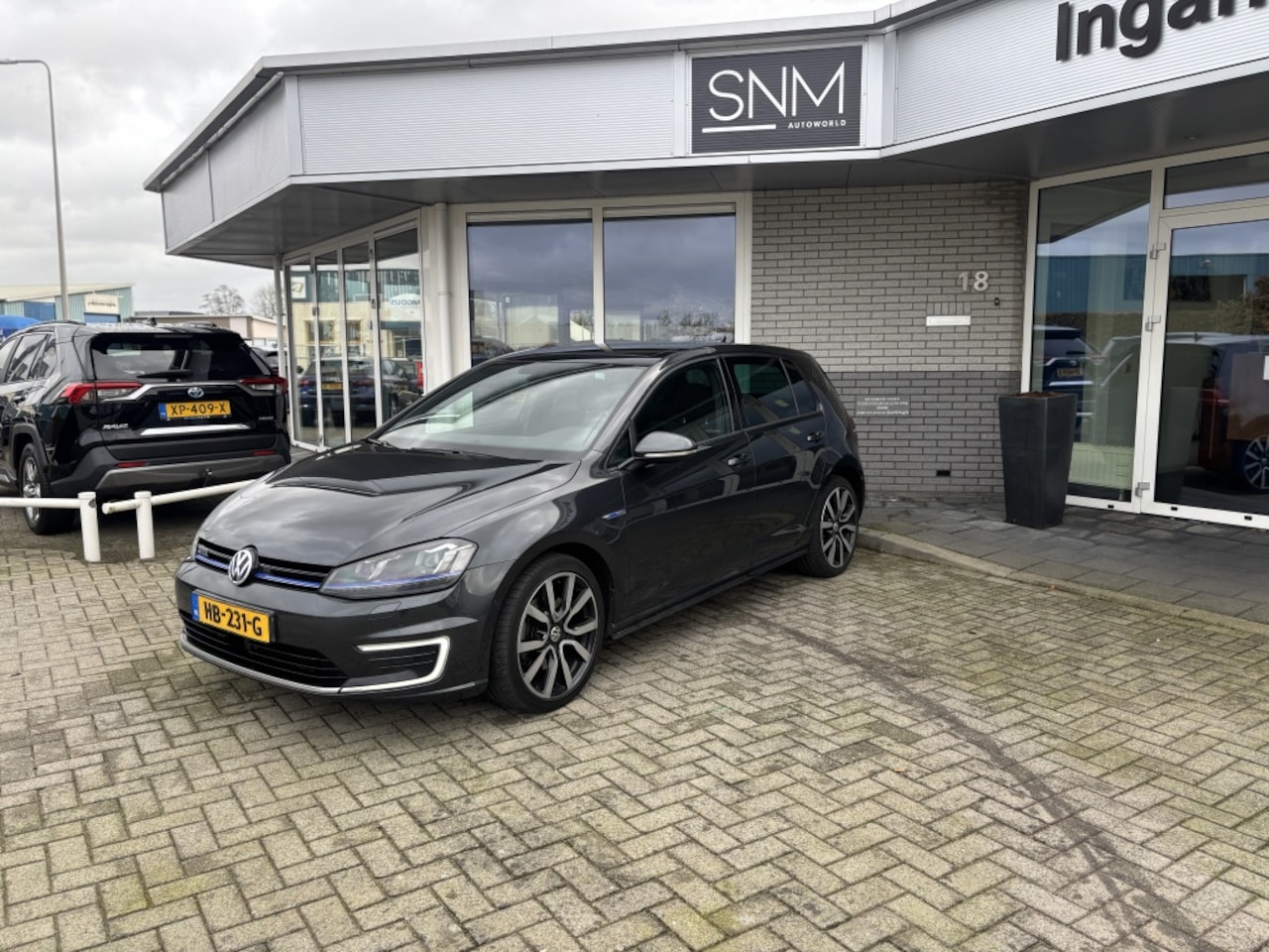 Volkswagen Golf - 1.4 TSI GTE|adaptive|pano|stoelverwarm - AutoWereld.nl