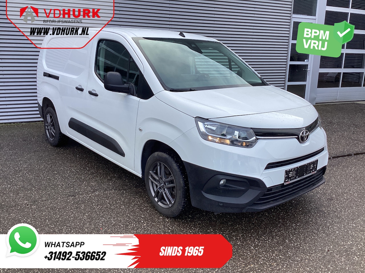 Toyota ProAce City - 1.5 D-4D 130 PK Aut. Carplay/ Airco/ Camera/ Standkachel/ 3 Persoons/ LMV/ Trekhaak/ Cruis - AutoWereld.nl