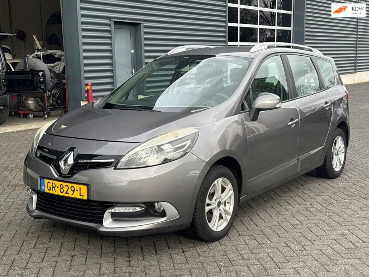 Renault Grand Scénic - 1.2 TCe Limited 7 persoons, trekhaak, cruise control, navigatie - AutoWereld.nl