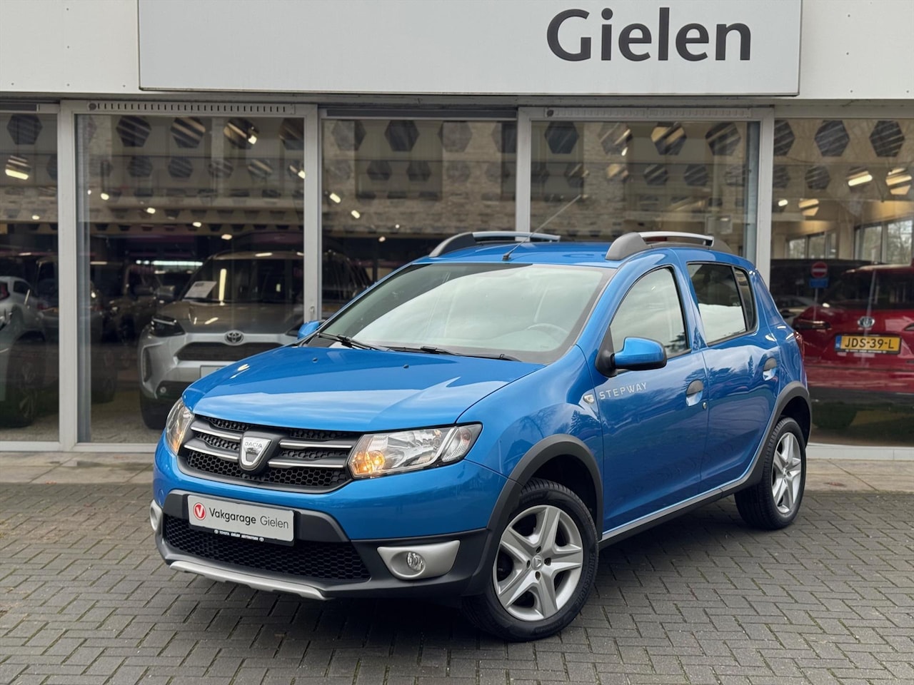 Dacia Sandero Stepway - 0.9 Tce 90pk Lauréate | Cruise control, Parkeersensoren, Navigatie, Airco - AutoWereld.nl