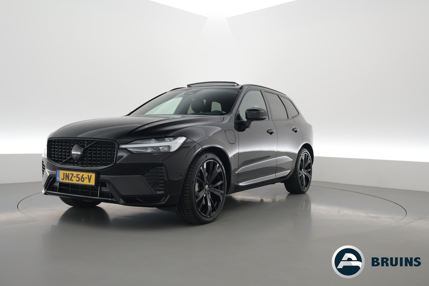 Volvo XC60 - 2.0 T6 Plug-in hybrid AWD Ultra Black Edition | Full Option | Luchtvering | Massage | B&W - AutoWereld.nl