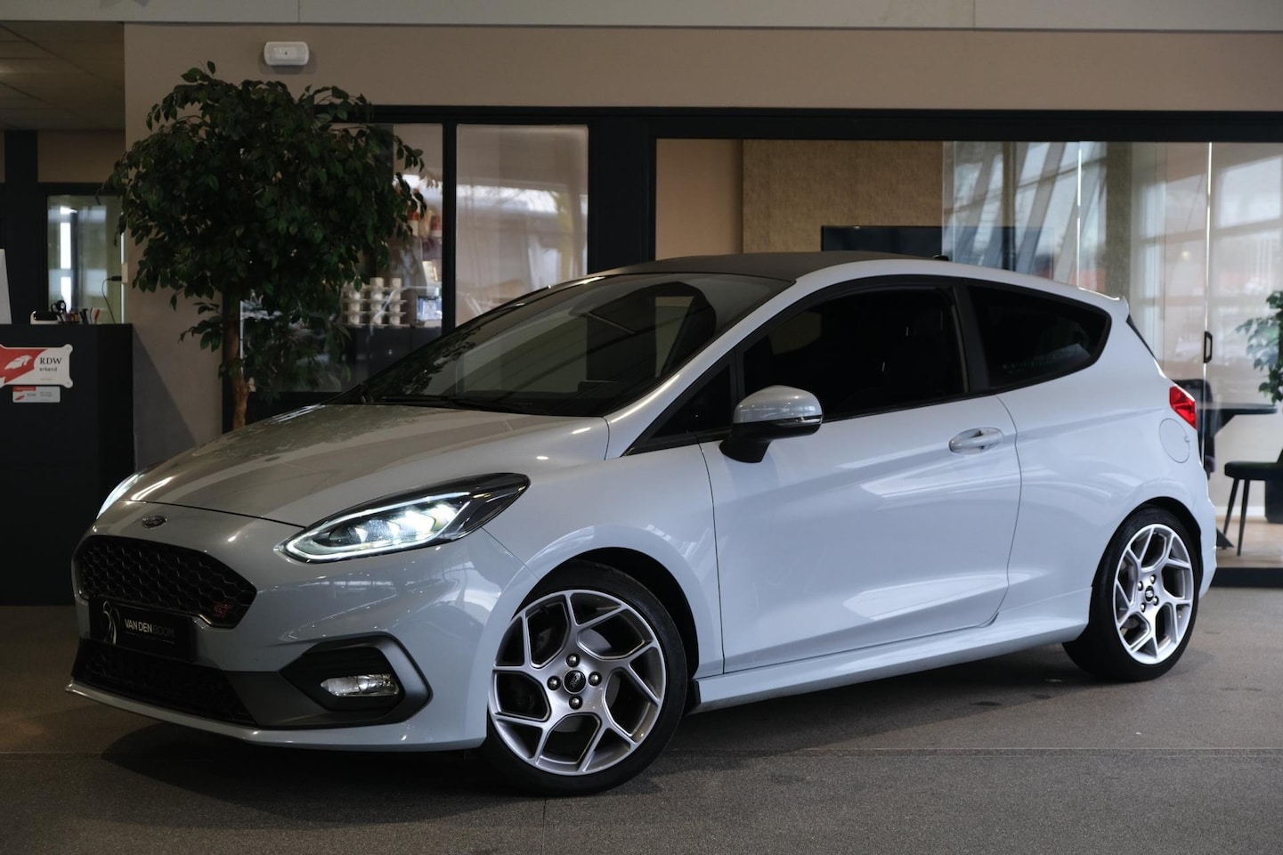 Ford Fiesta - 1.5 EcoBoost ST-3 200 PK Led Recaro Cruise B&O Mf-Stuur - AutoWereld.nl