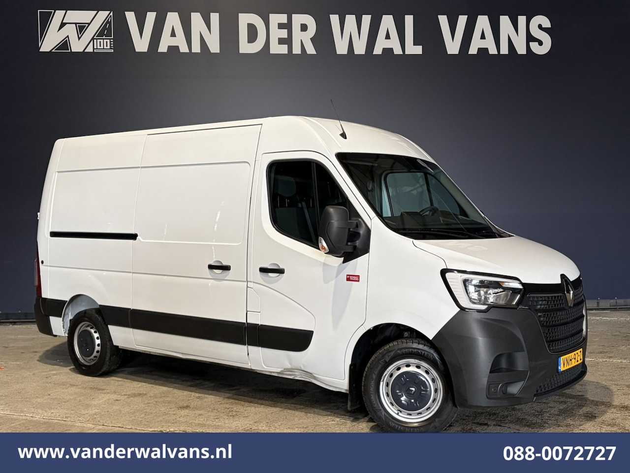 Renault Master - 2.3 dCi 136pk L2H2 Euro6 Airco | Camera | Navigatie | LED | 2500kg Trekhaak | Cruisecontro - AutoWereld.nl