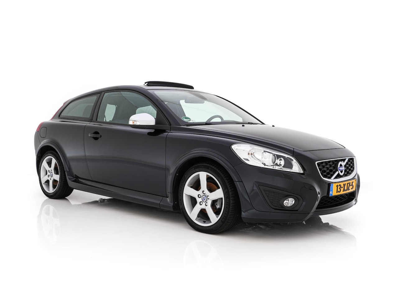 Volvo C30 - 1.6 D2 R-Design Sport-pack *PANO | BI-XENON | LEATHER-FABRIC | NAVI-FULLMAP | HEATED-SPORT - AutoWereld.nl