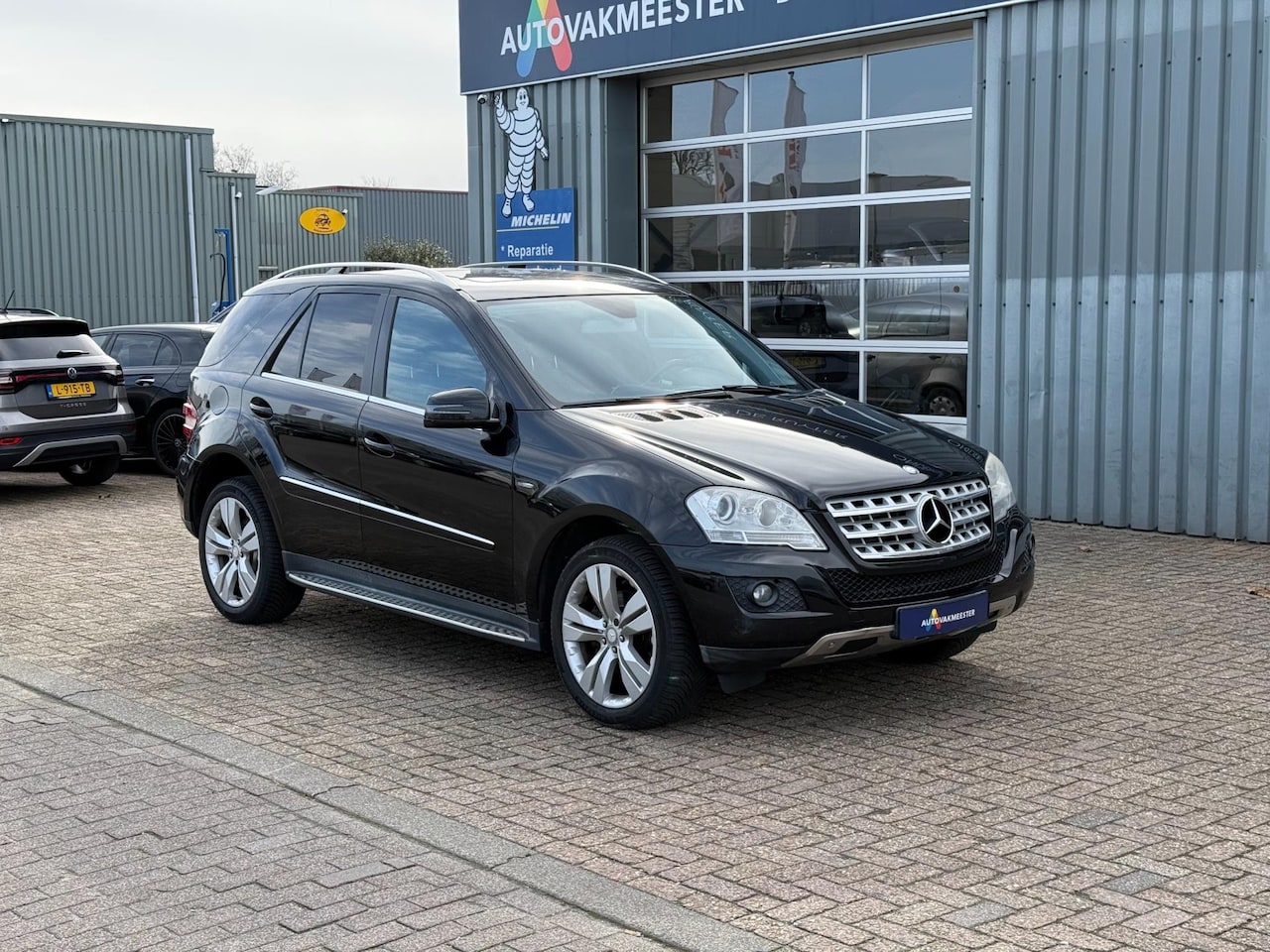 Mercedes-Benz M-klasse - 300 CDI BlueEFFICIENCY GRIJS KENTEKEN - AutoWereld.nl