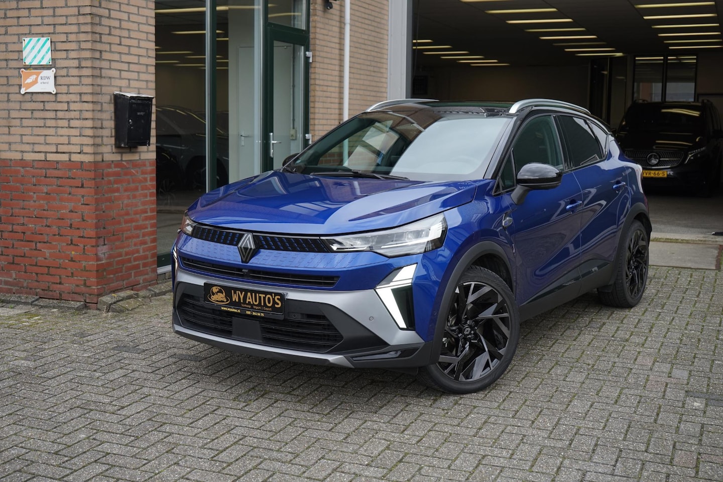Renault Captur - 1.6 E-Tech full hybrid 145 esprit Alpine Afneembaar Trekhaak| All season banden |19'' - AutoWereld.nl