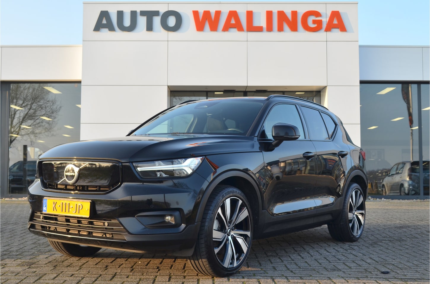 Volvo XC40 - Recharge P8 AWD R-Design | Camera | Stoel en stuurverw. | Trekhaak | SOH 90% - AutoWereld.nl
