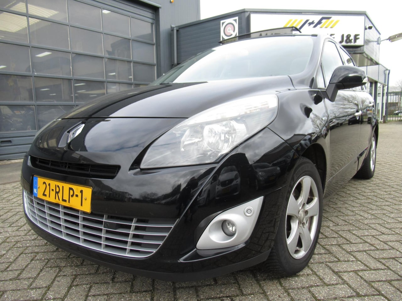 Renault Grand Scénic - 1.6 dCi Bose / PANO / Trekhaak / NAV - AutoWereld.nl