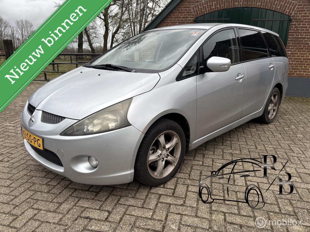 Mitsubishi Grandis - 2.4-16V Intense AUTOMAAT 7-PERS EXPORTKOOPJE - AutoWereld.nl