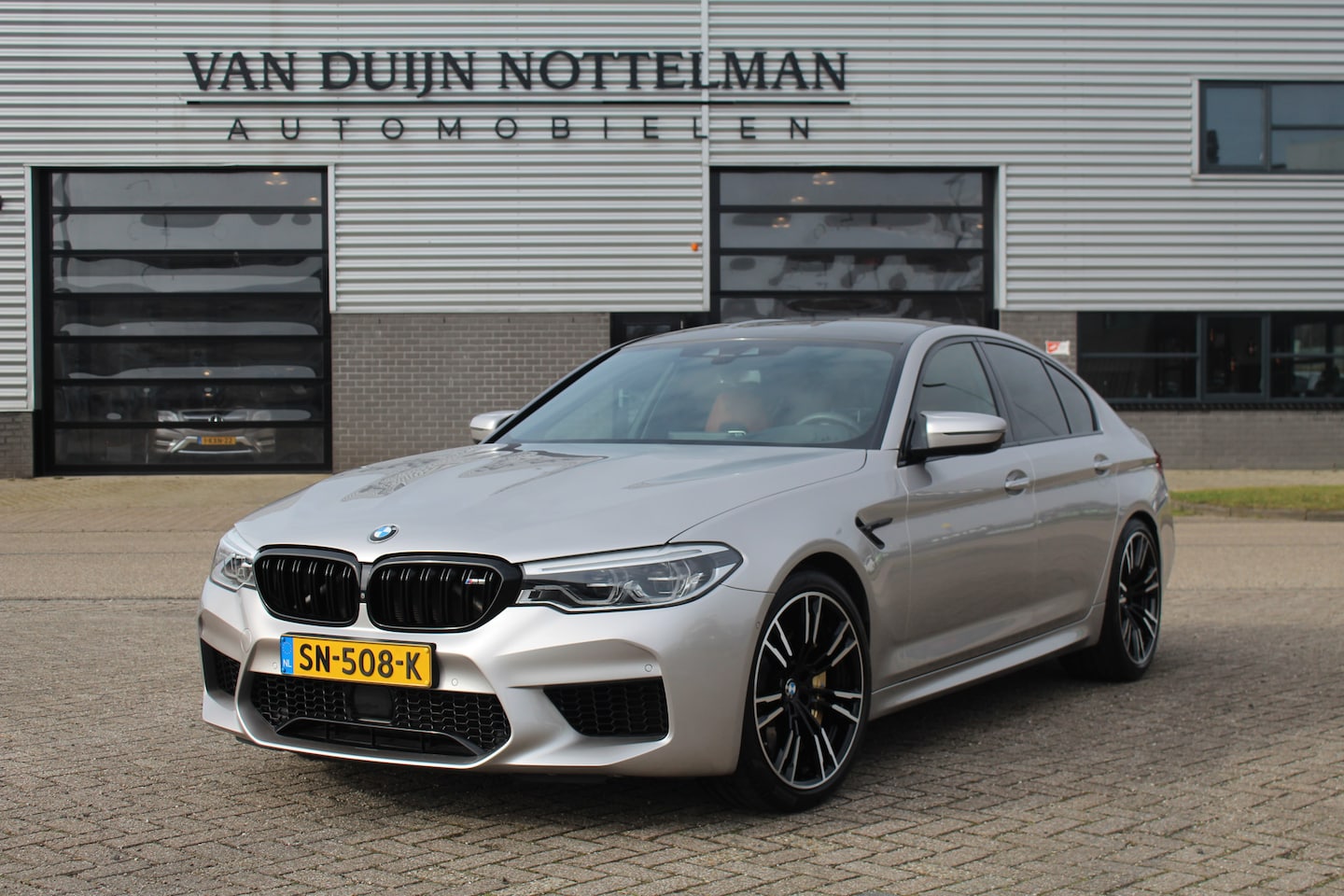 BMW M5 - 5-serie / Keramisch / B&W / Akrapovic / N.A.P. - AutoWereld.nl