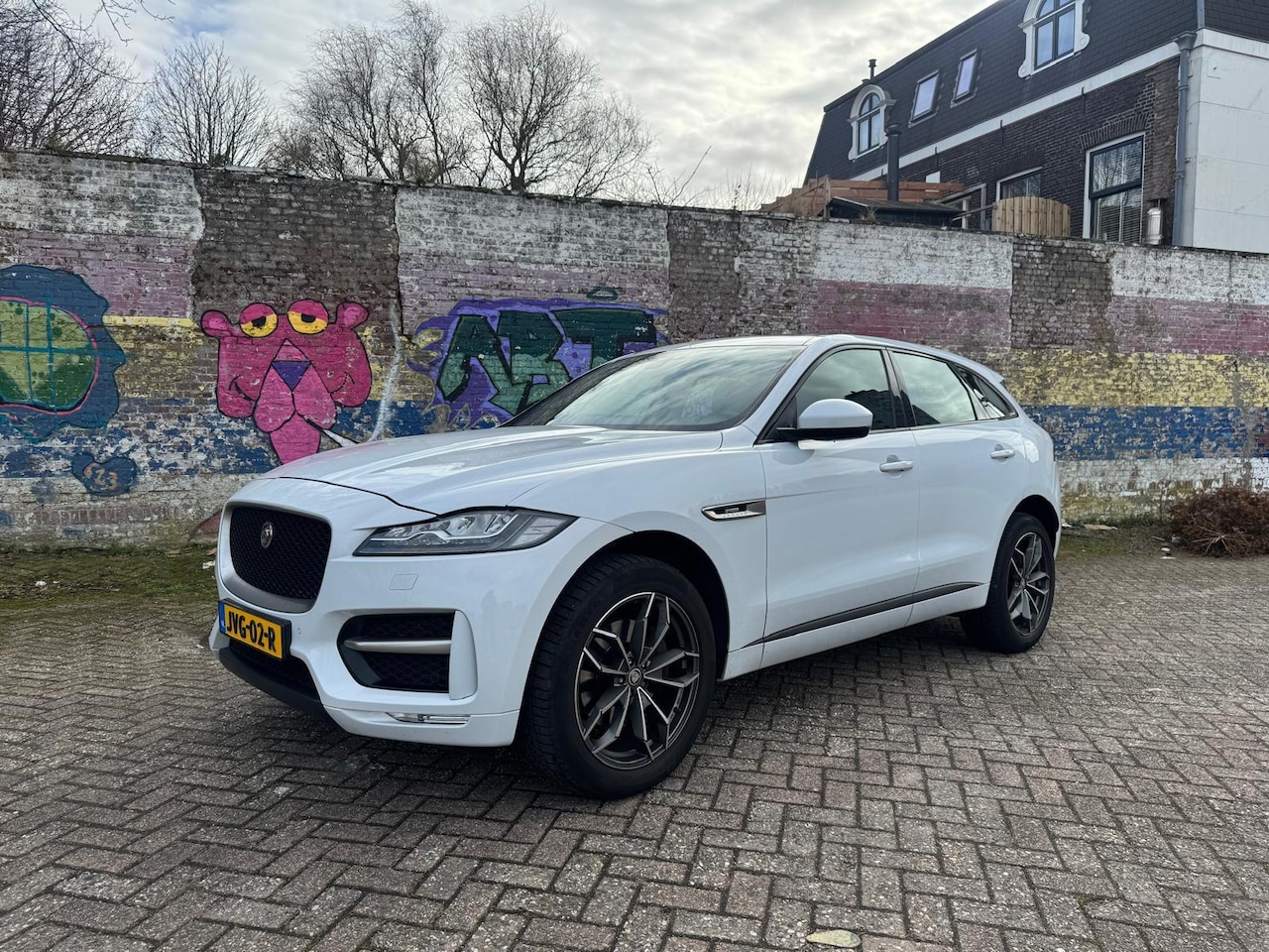 Jaguar F-Pace - 2.0 AWD 30T R SPORT 301 PK - NEW APK - NW KETTING - PANORAMADAK - FULL OPTION - - AutoWereld.nl